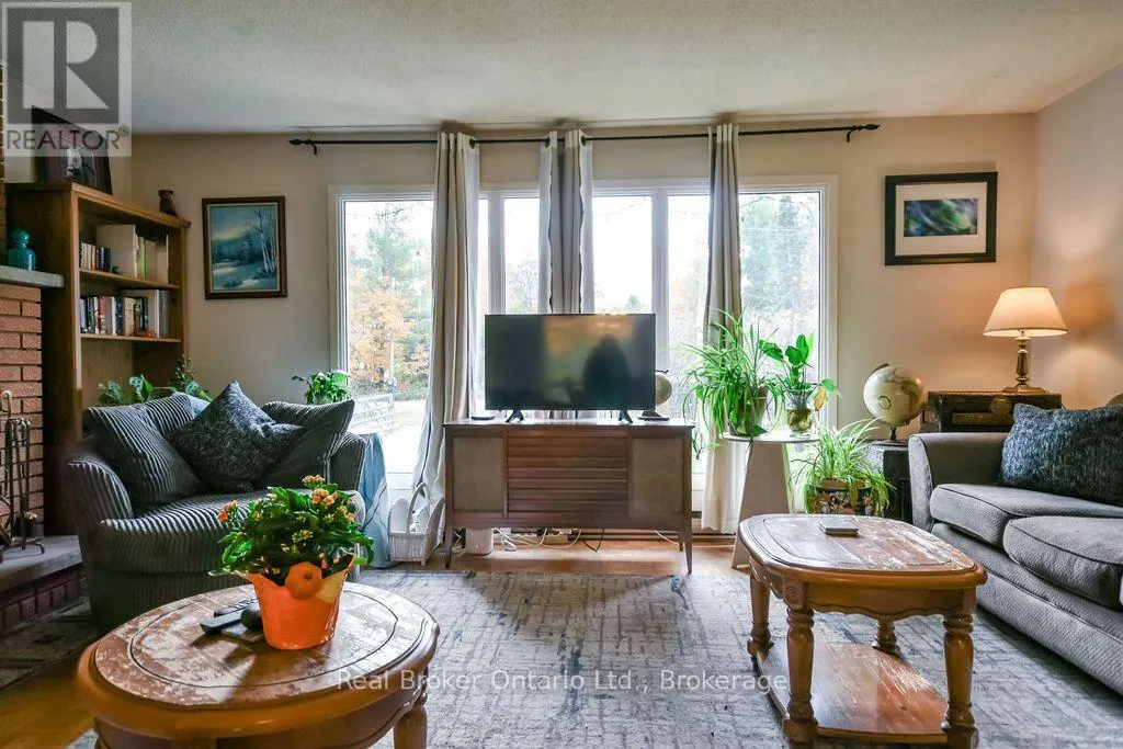 22 OAKWOOD AVENUE