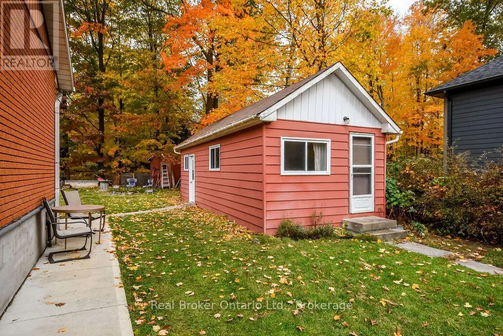 22 OAKWOOD AVENUE