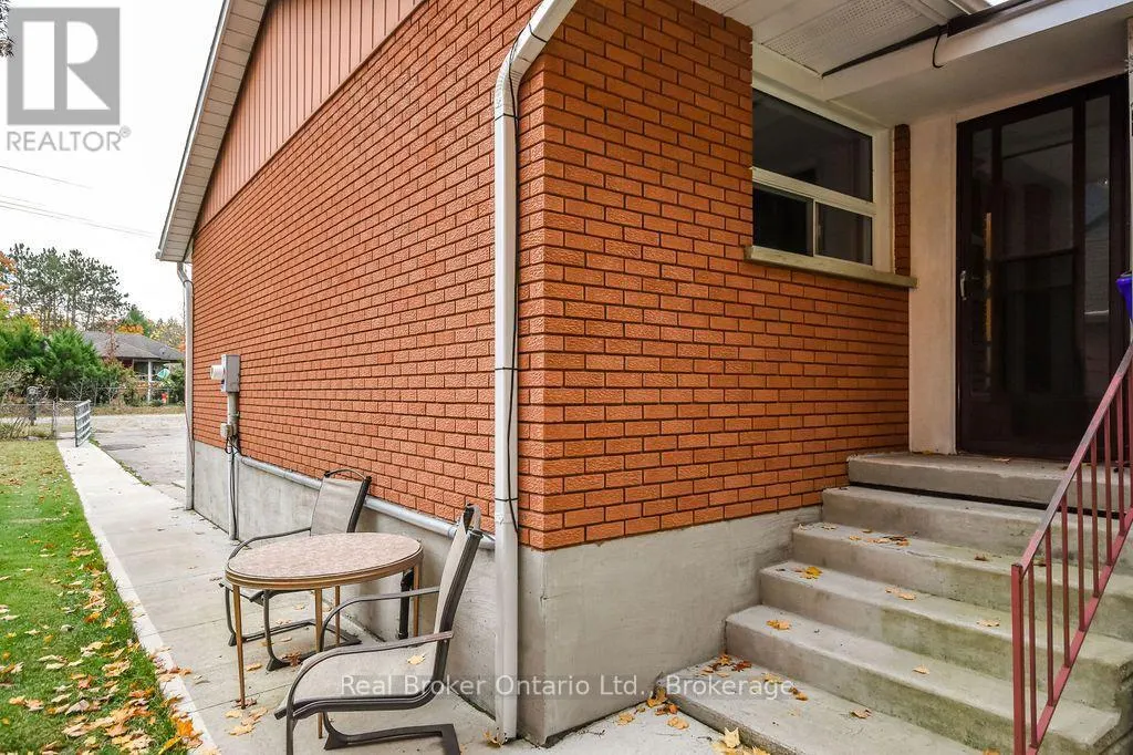 22 OAKWOOD AVENUE