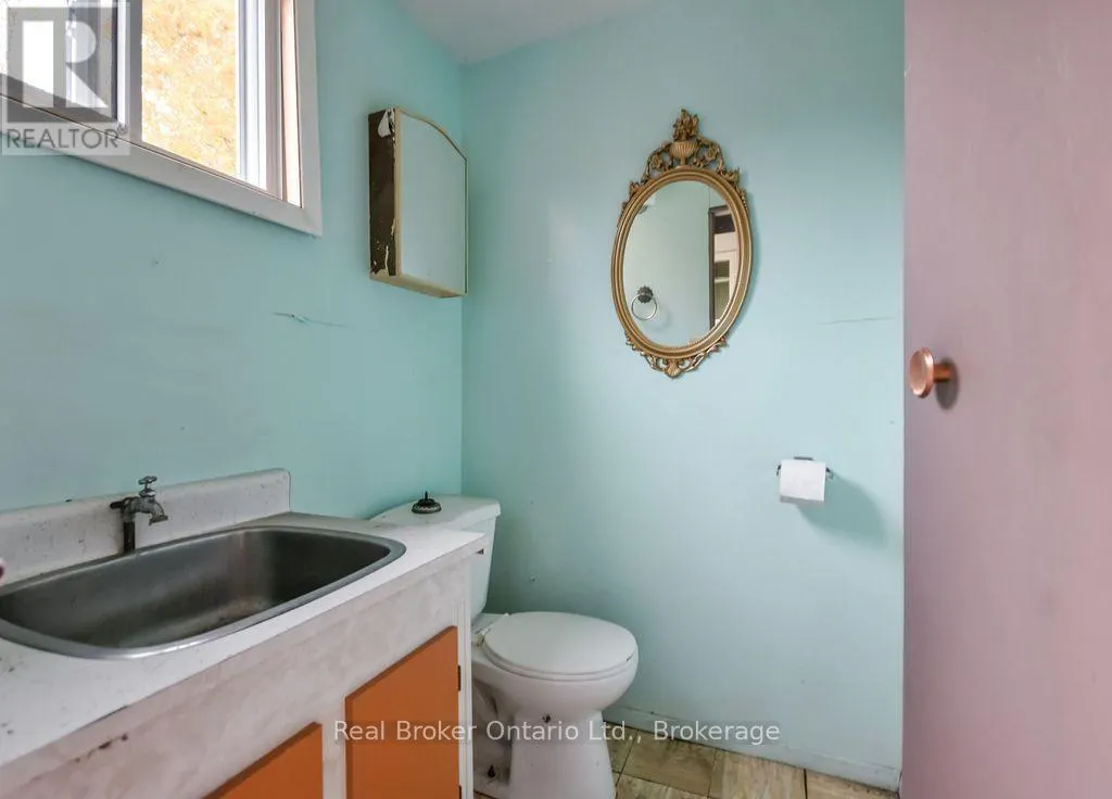 22 OAKWOOD AVENUE