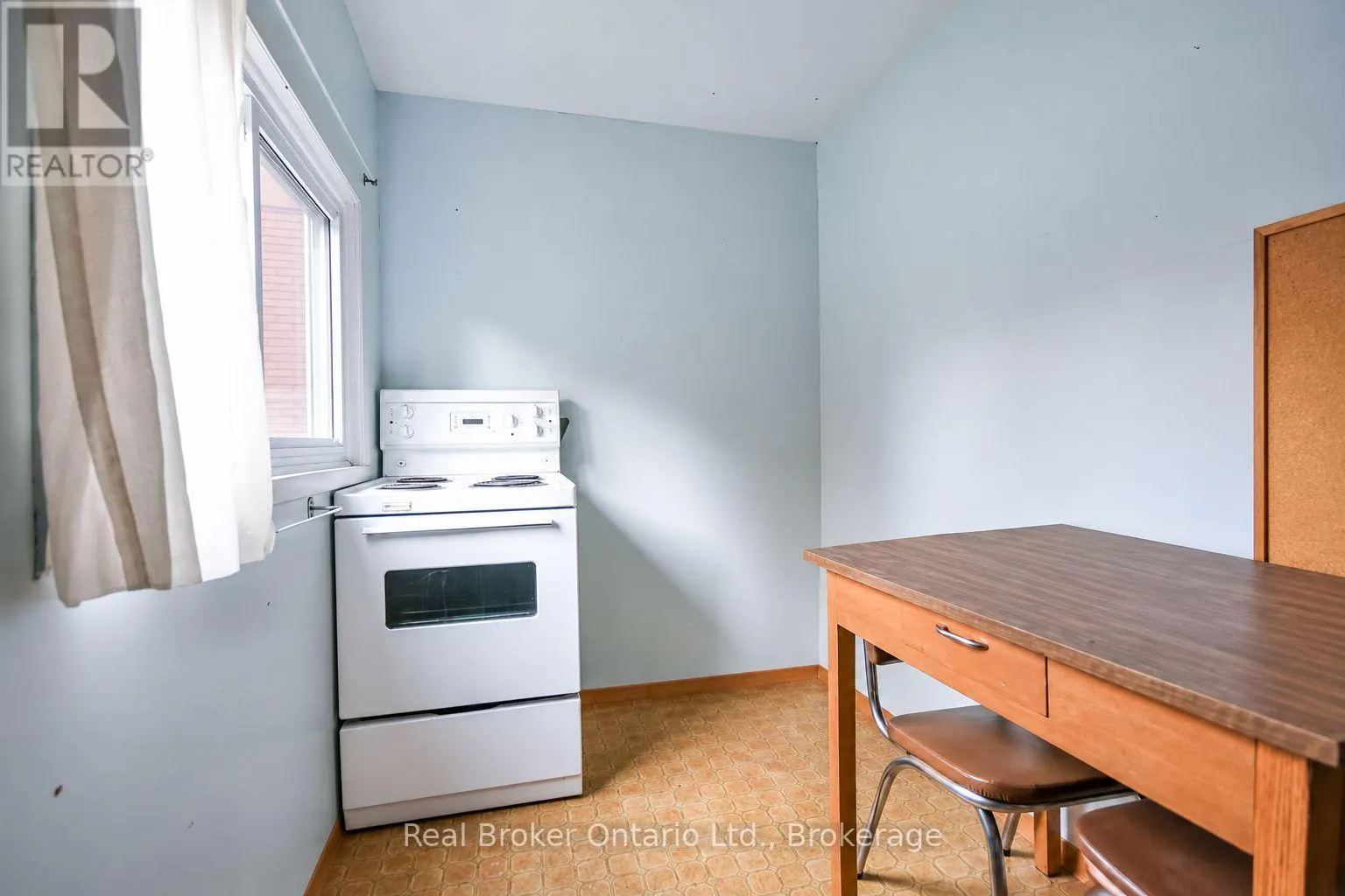 22 OAKWOOD AVENUE