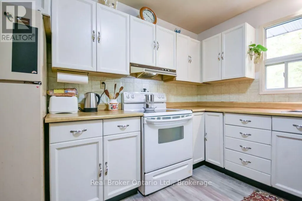 22 OAKWOOD AVENUE