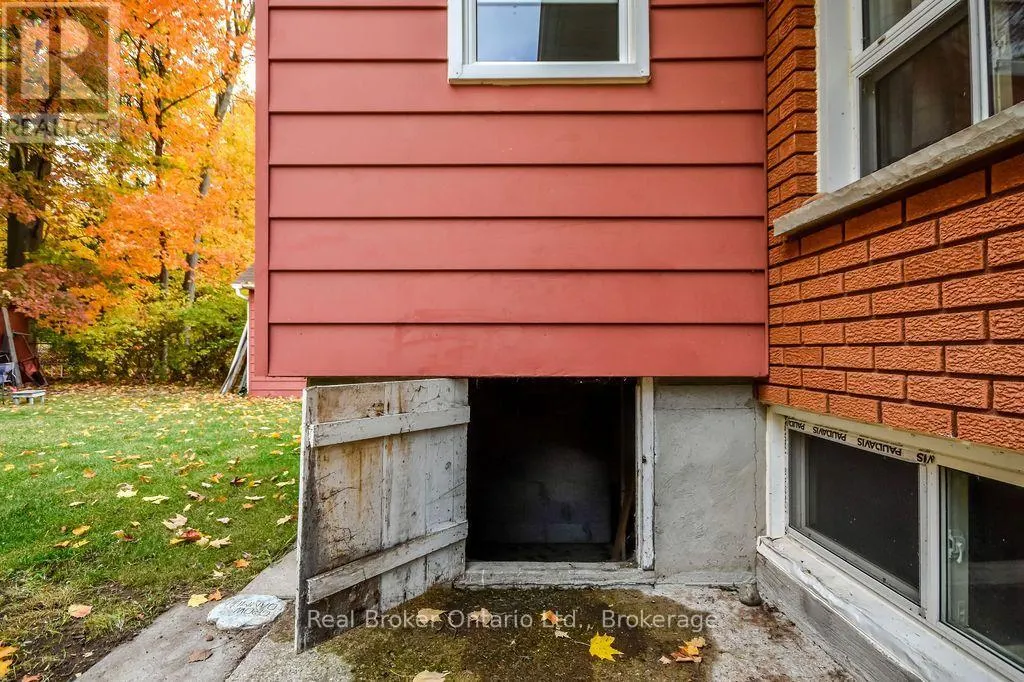 22 OAKWOOD AVENUE