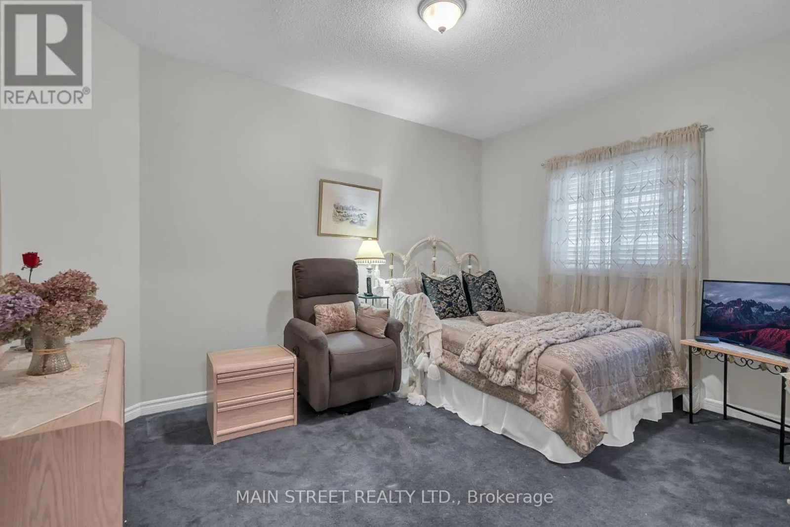 27 MAX AVENUE