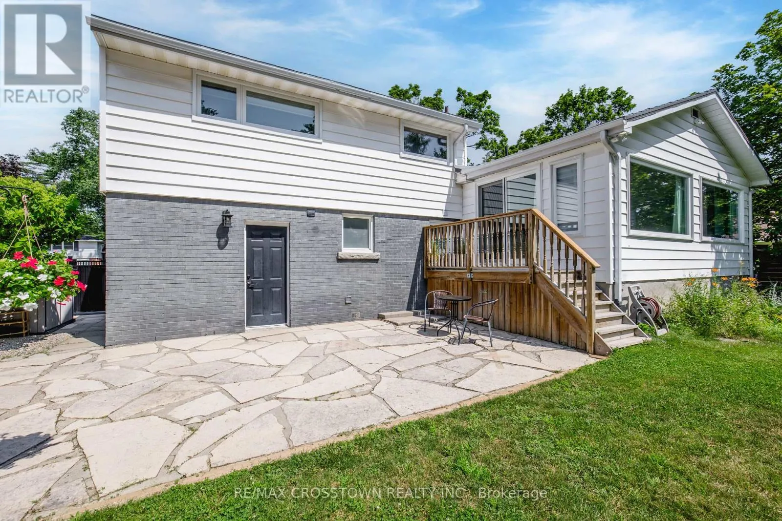 11 CASTLE DRIVE