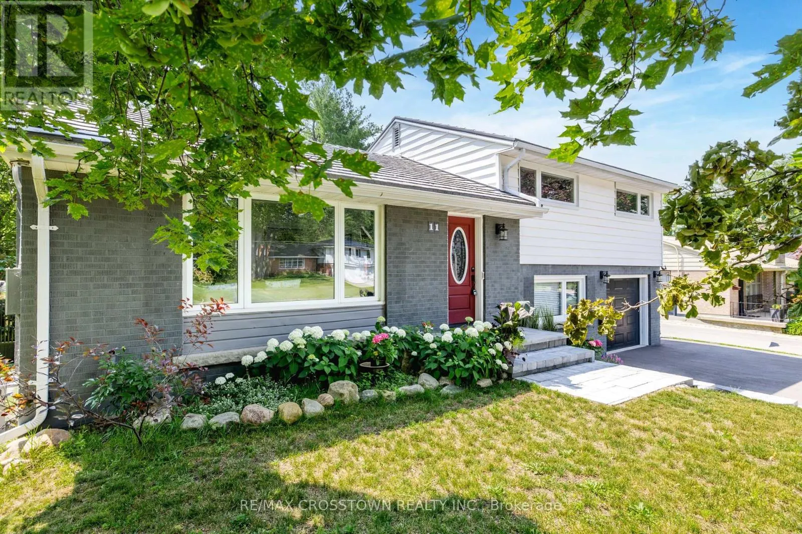 11 CASTLE DRIVE