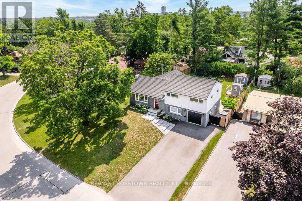 11 CASTLE DRIVE