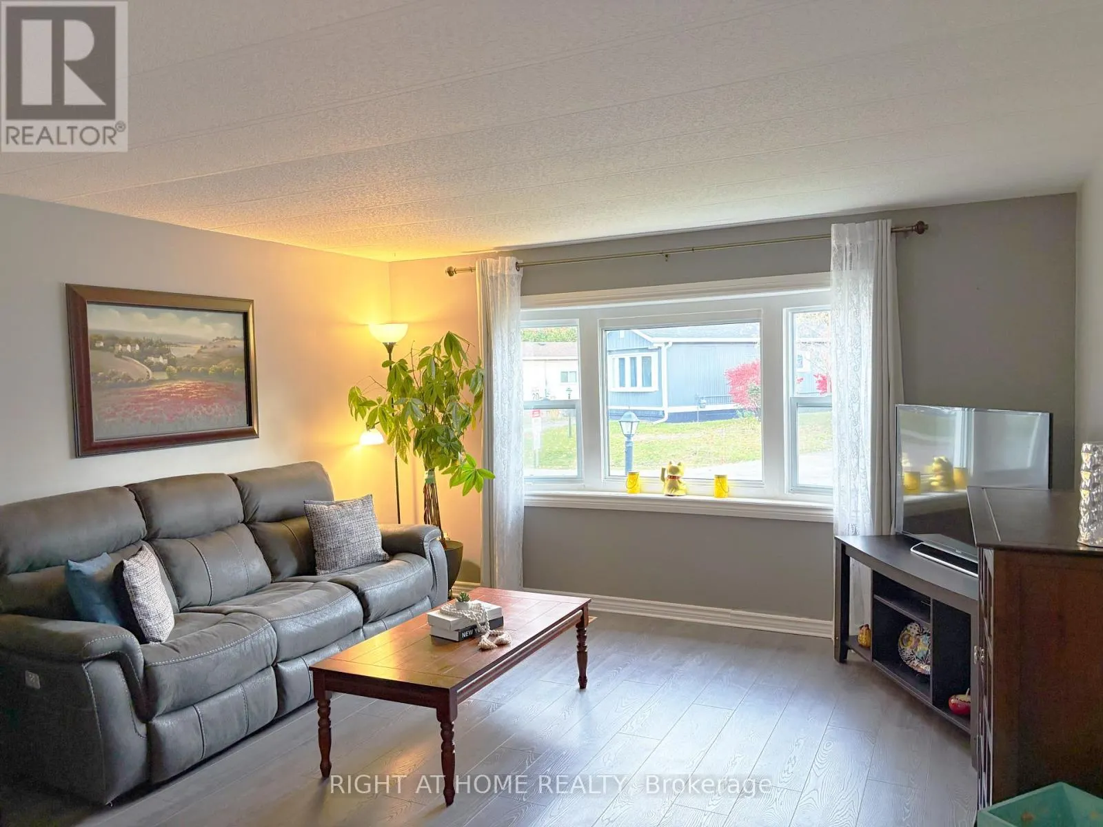 2 GEORGIAN GLEN DRIVE