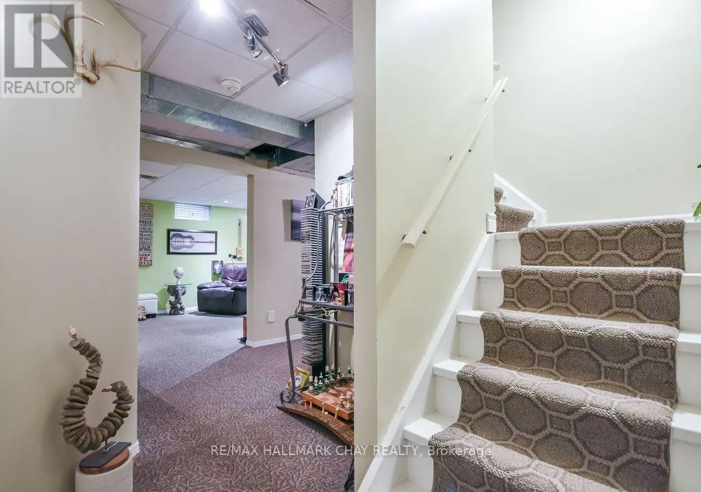 5 MCCUTCHEON COURT