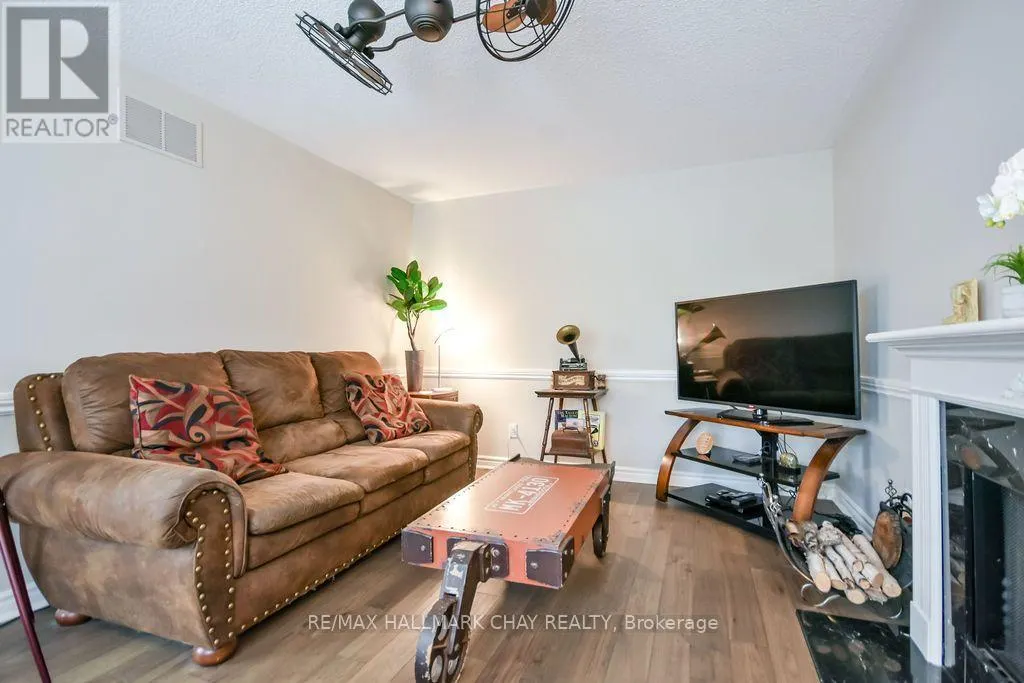 5 MCCUTCHEON COURT