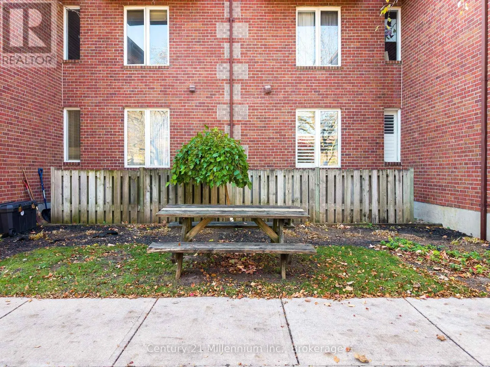 5 - 215 PINE STREET #5