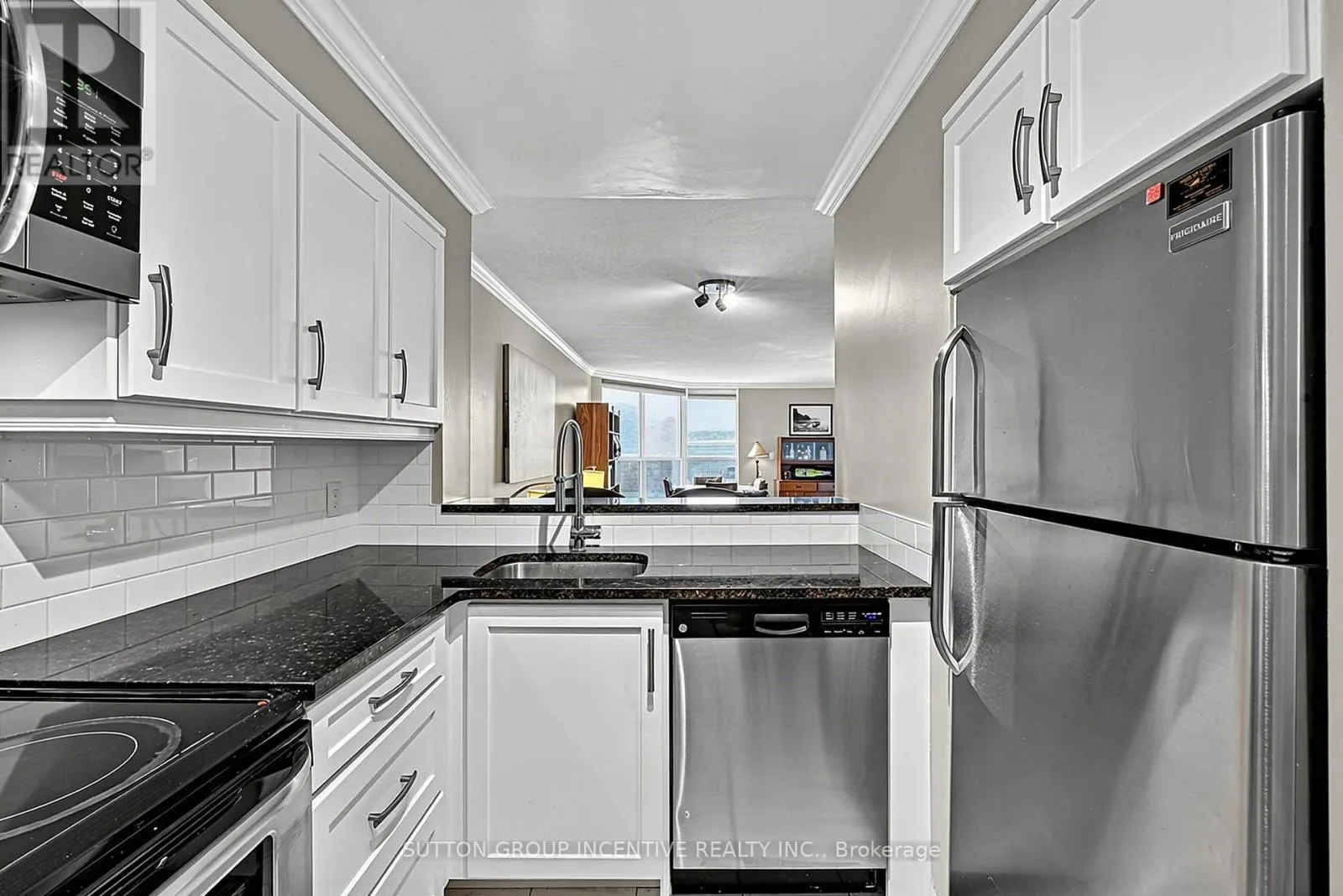 304 - 140 DUNLOP STREET E