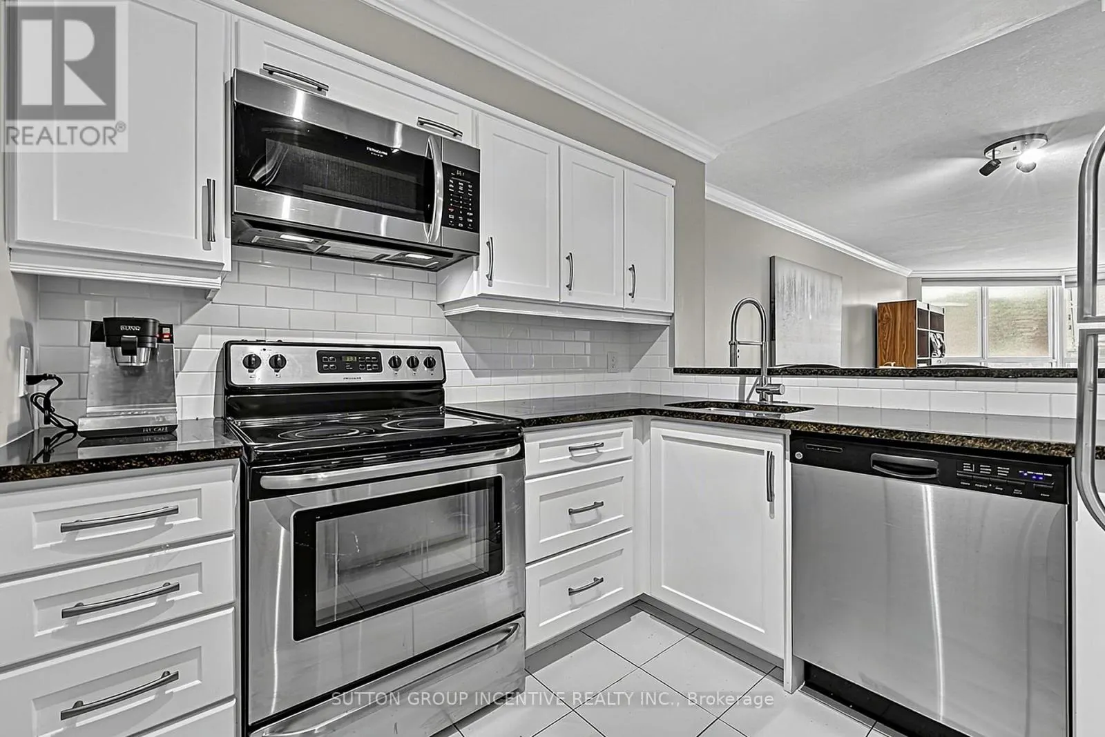 304 - 140 DUNLOP STREET E