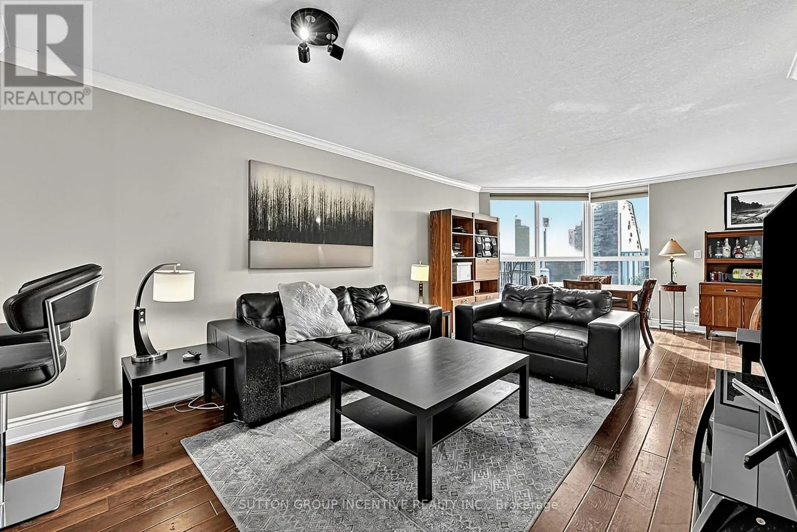 304 - 140 DUNLOP STREET E
