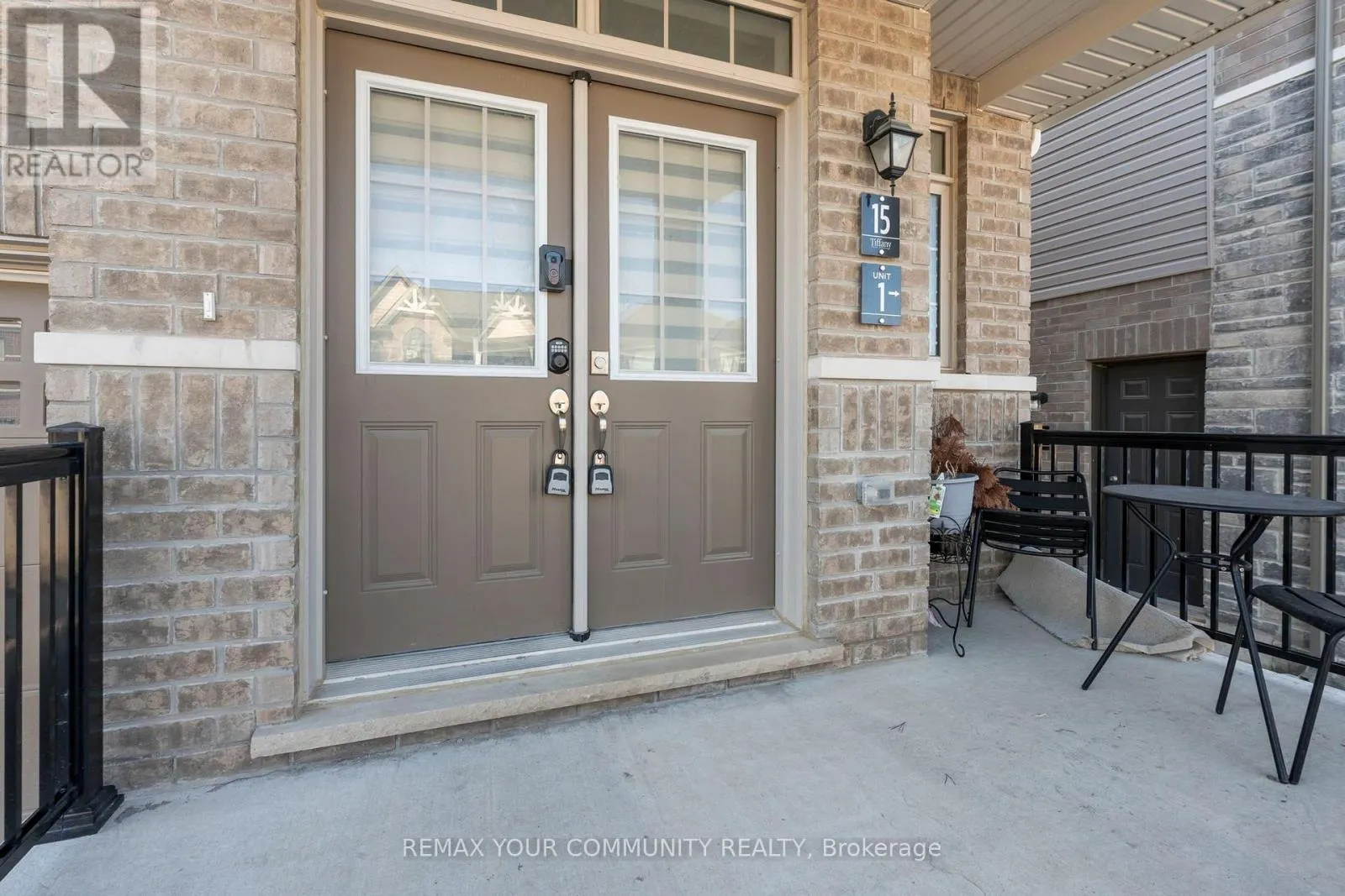 15 VALLEYBROOK ROAD