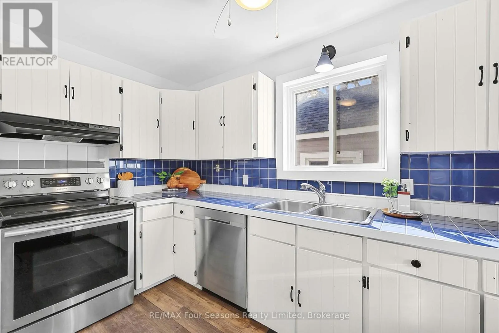 285 SECOND STREET