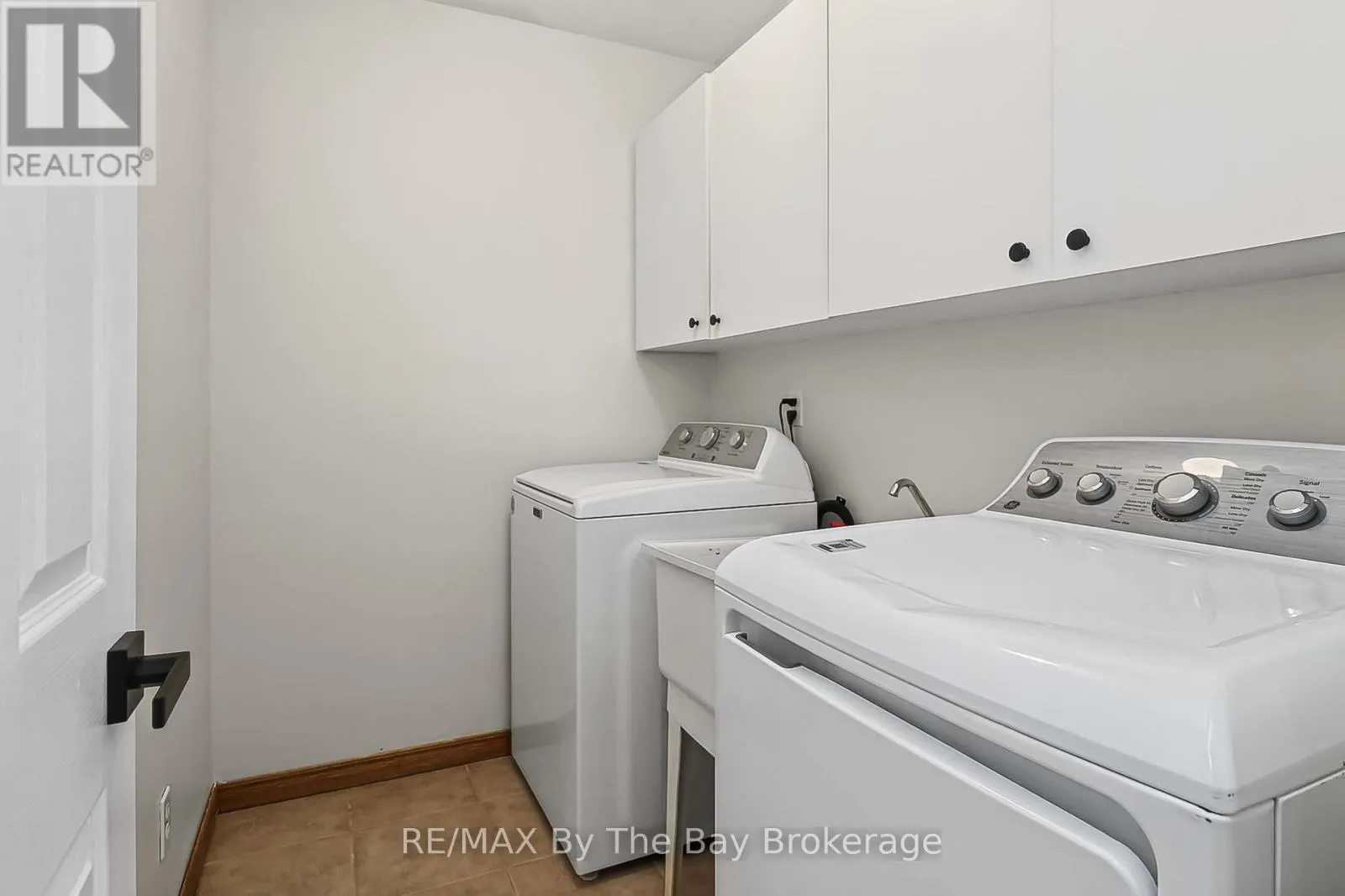 6 RIVERDALE (MAIN LEVEL) DRIVE