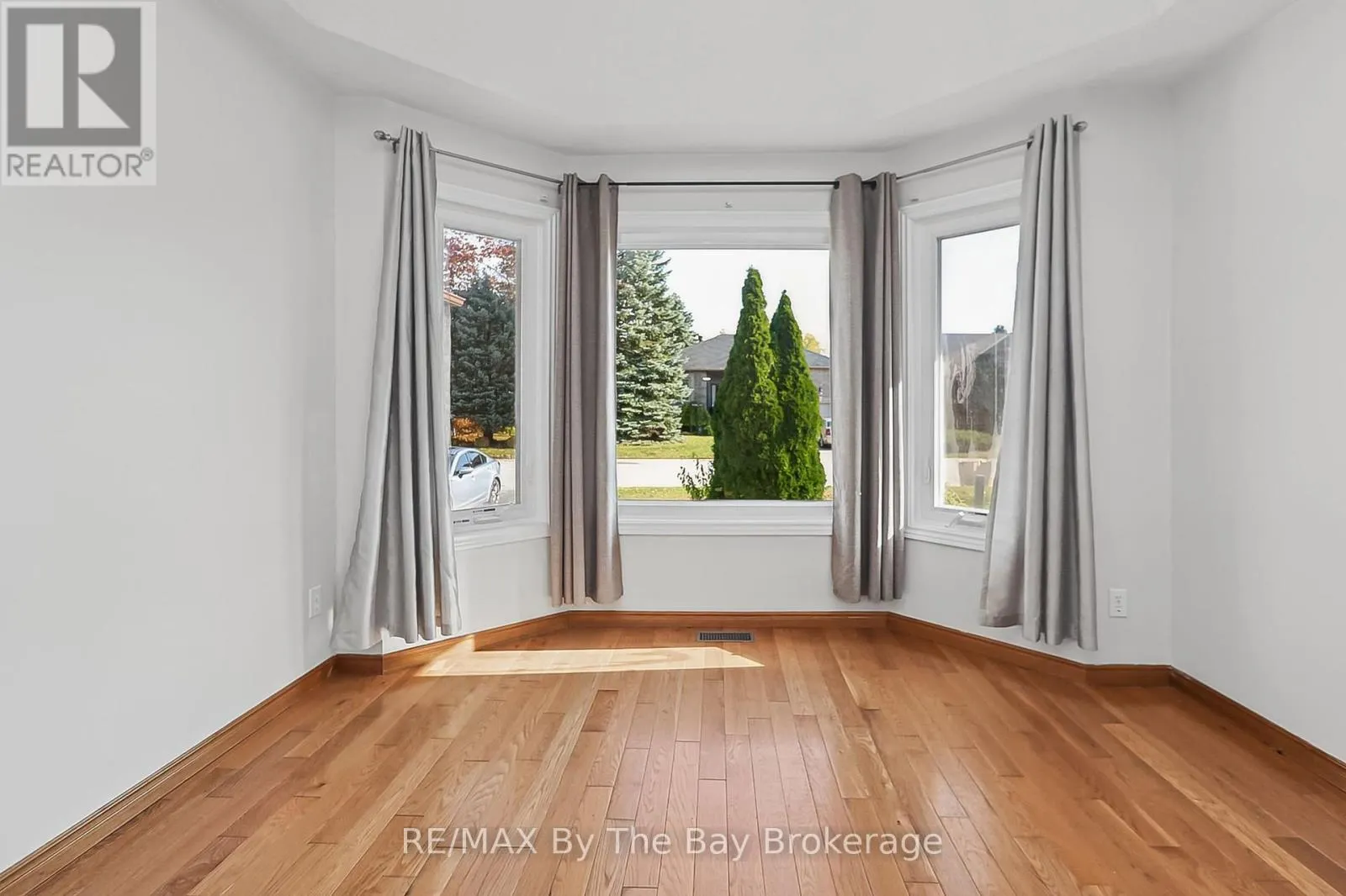 6 RIVERDALE (MAIN LEVEL) DRIVE