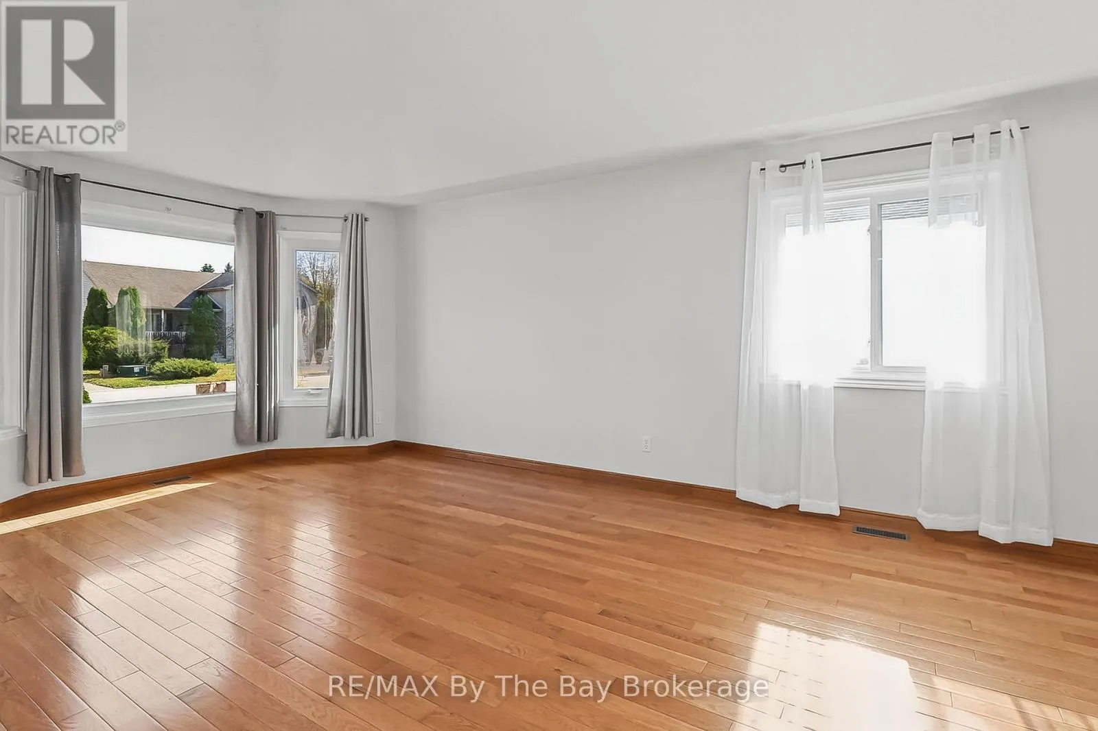 6 RIVERDALE (MAIN LEVEL) DRIVE