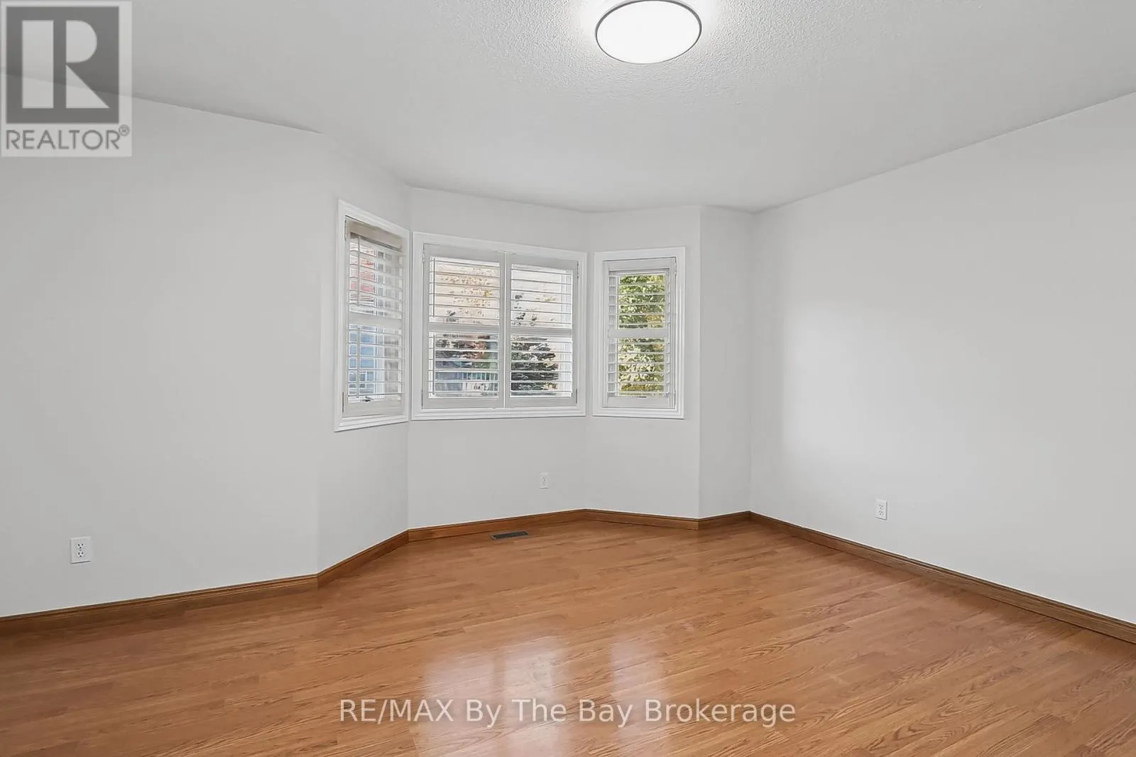 6 RIVERDALE (MAIN LEVEL) DRIVE