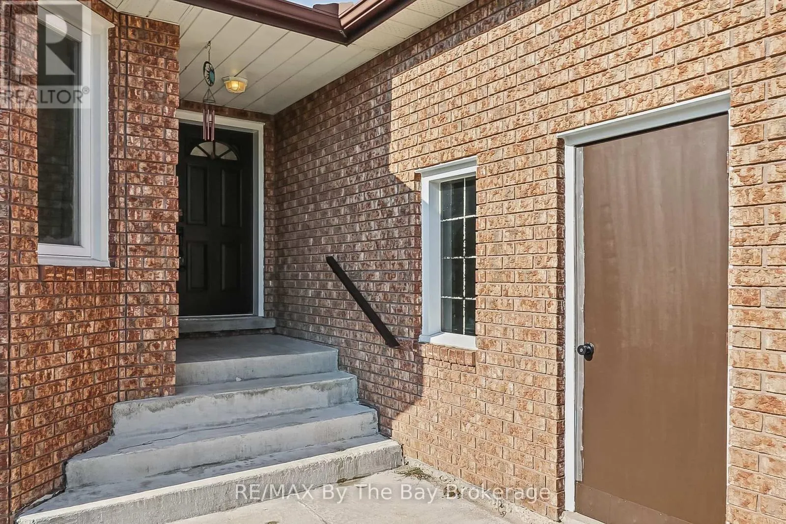 6 RIVERDALE (MAIN LEVEL) DRIVE
