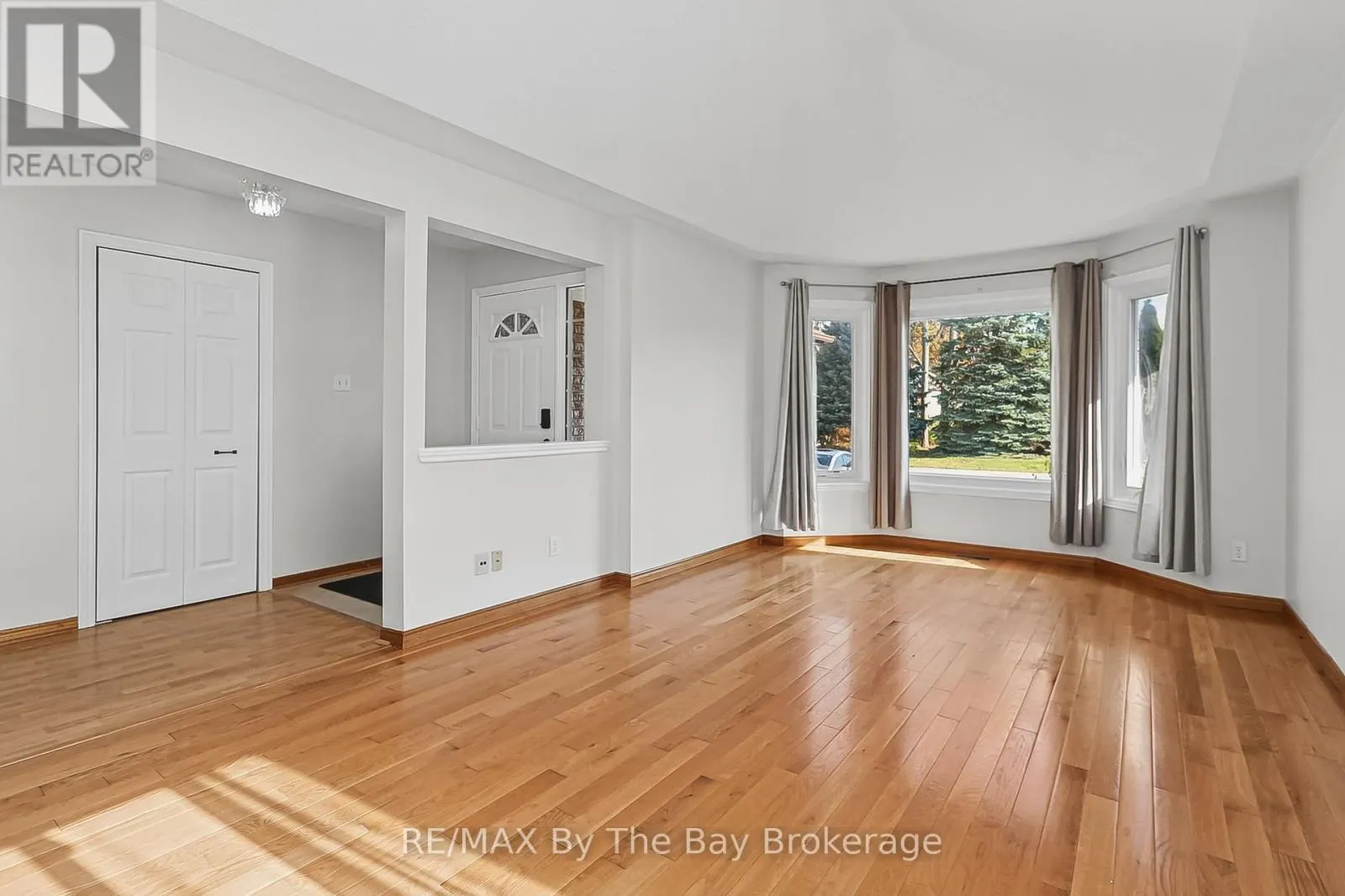 6 RIVERDALE (MAIN LEVEL) DRIVE