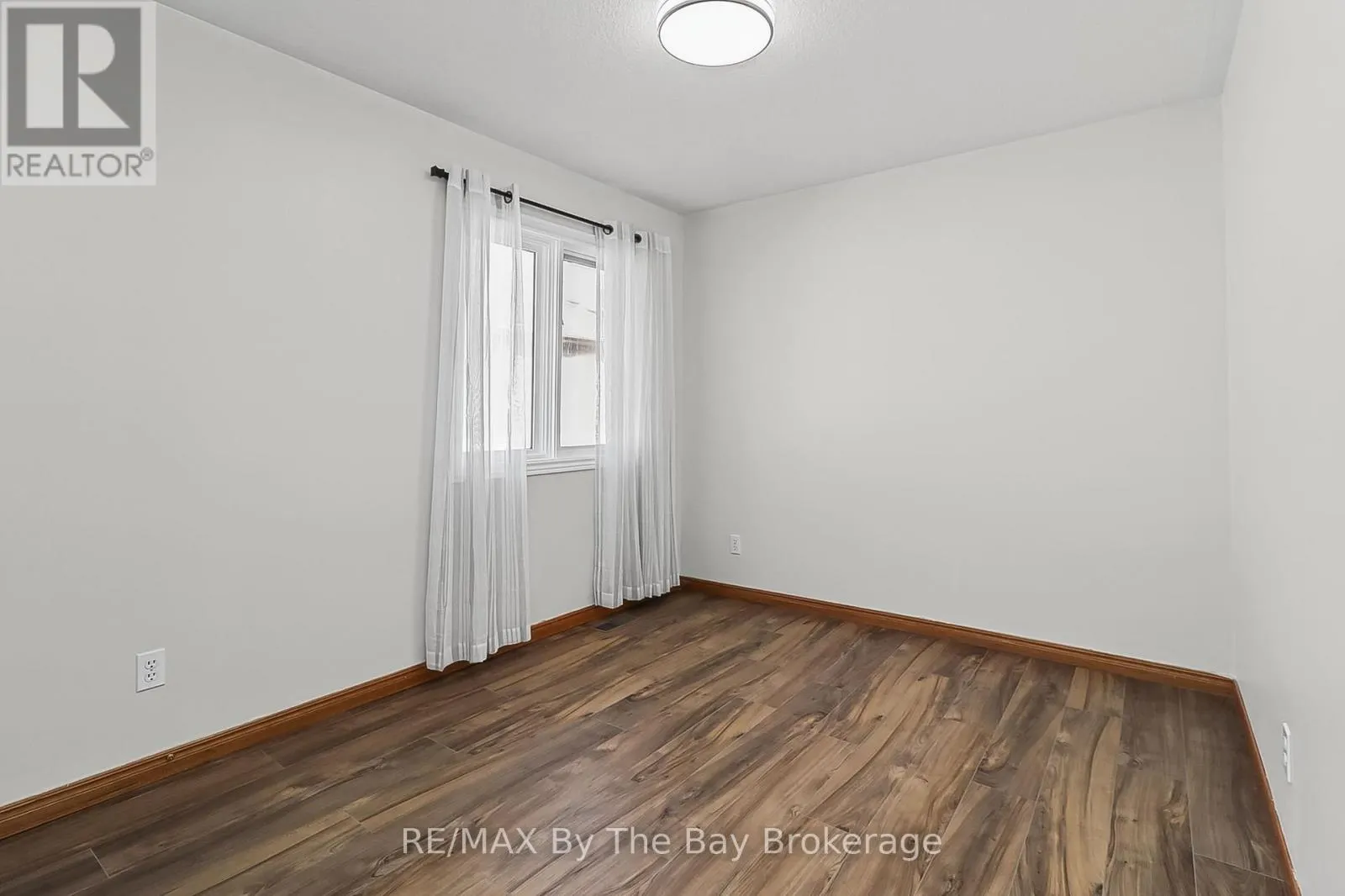 6 RIVERDALE (MAIN LEVEL) DRIVE