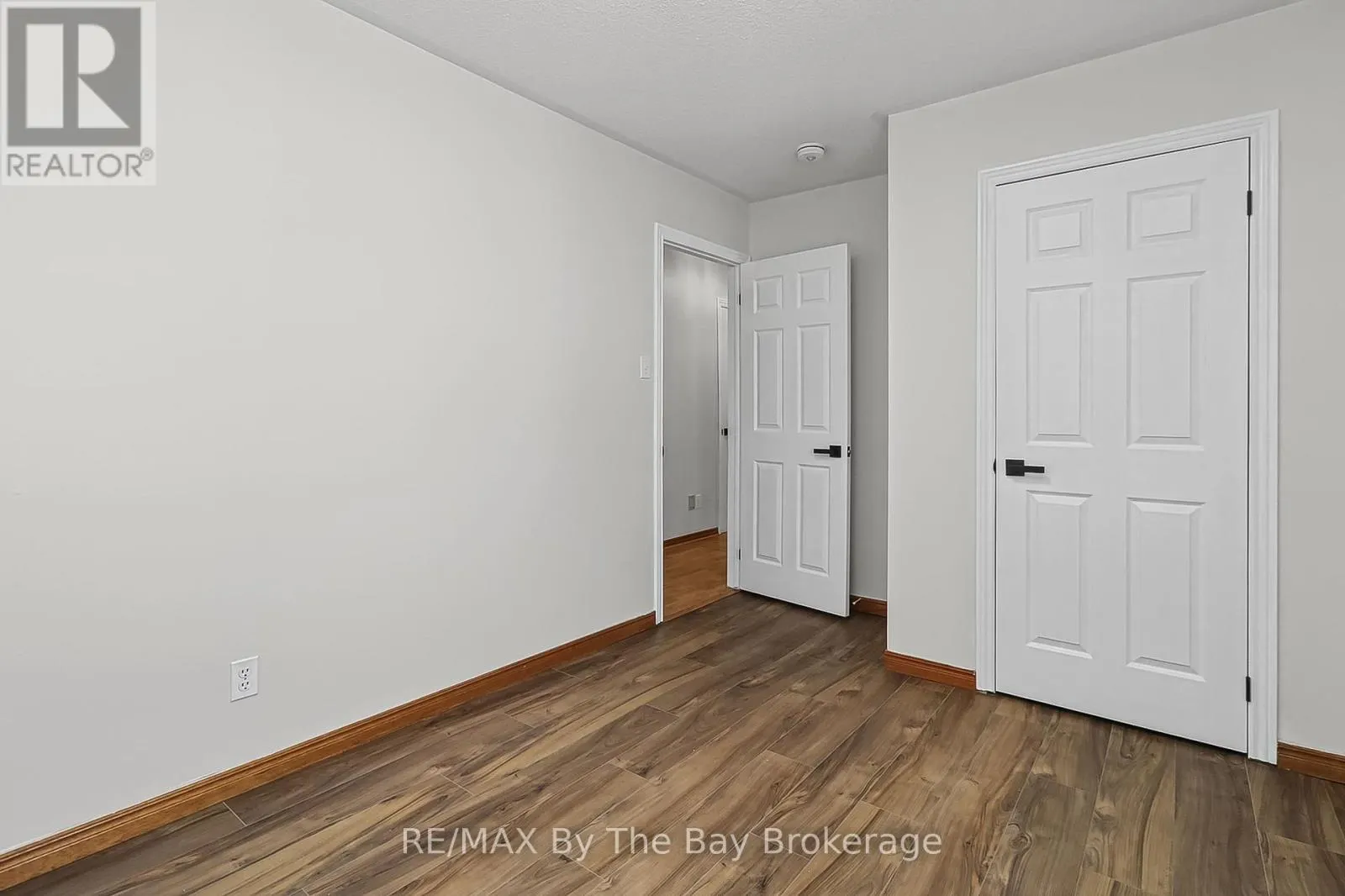 6 RIVERDALE (MAIN LEVEL) DRIVE