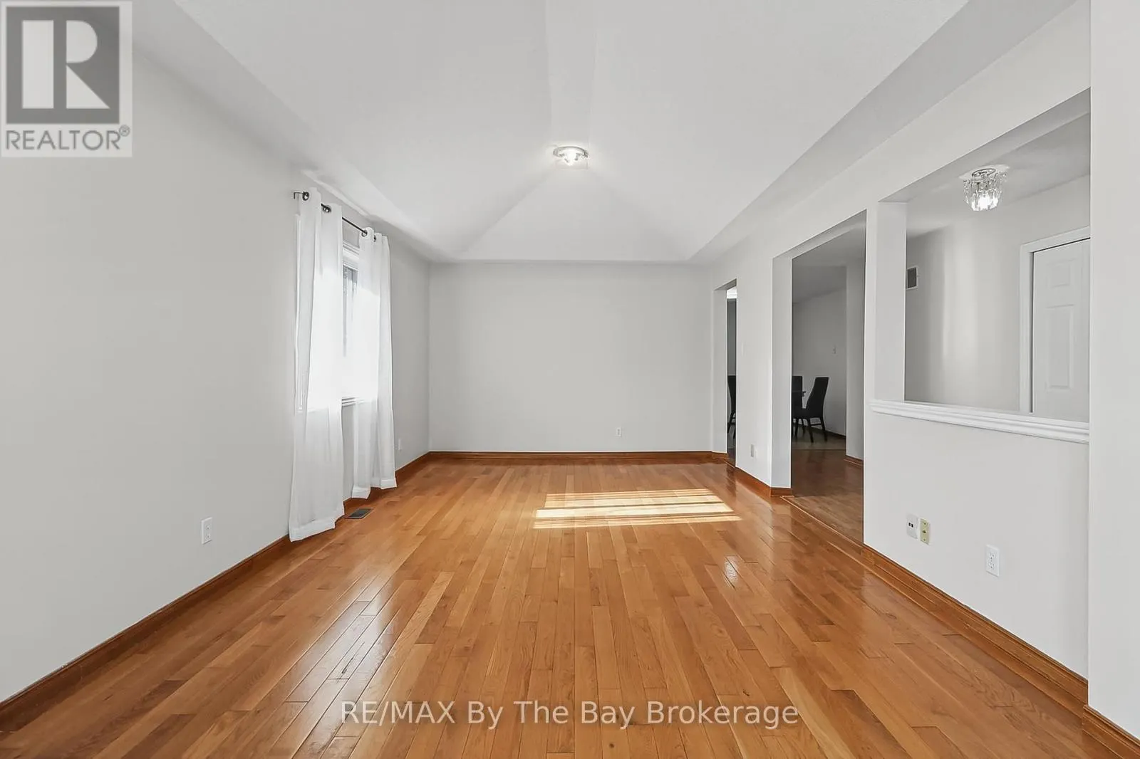 6 RIVERDALE (MAIN LEVEL) DRIVE