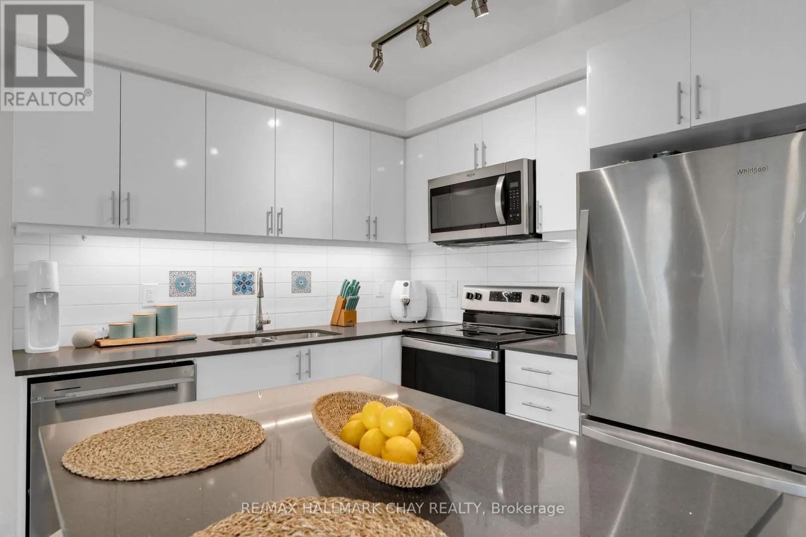 310 - 58 LAKESIDE TERRACE