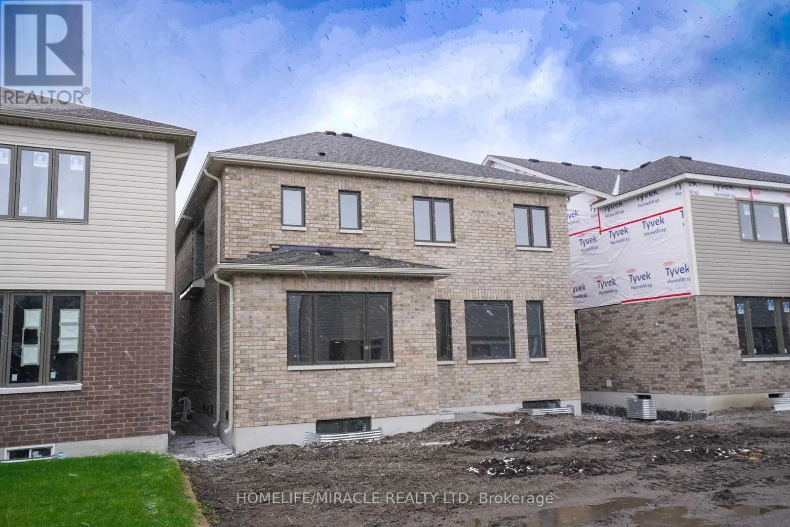 UPPER - 7 LUDLOW DRIVE
