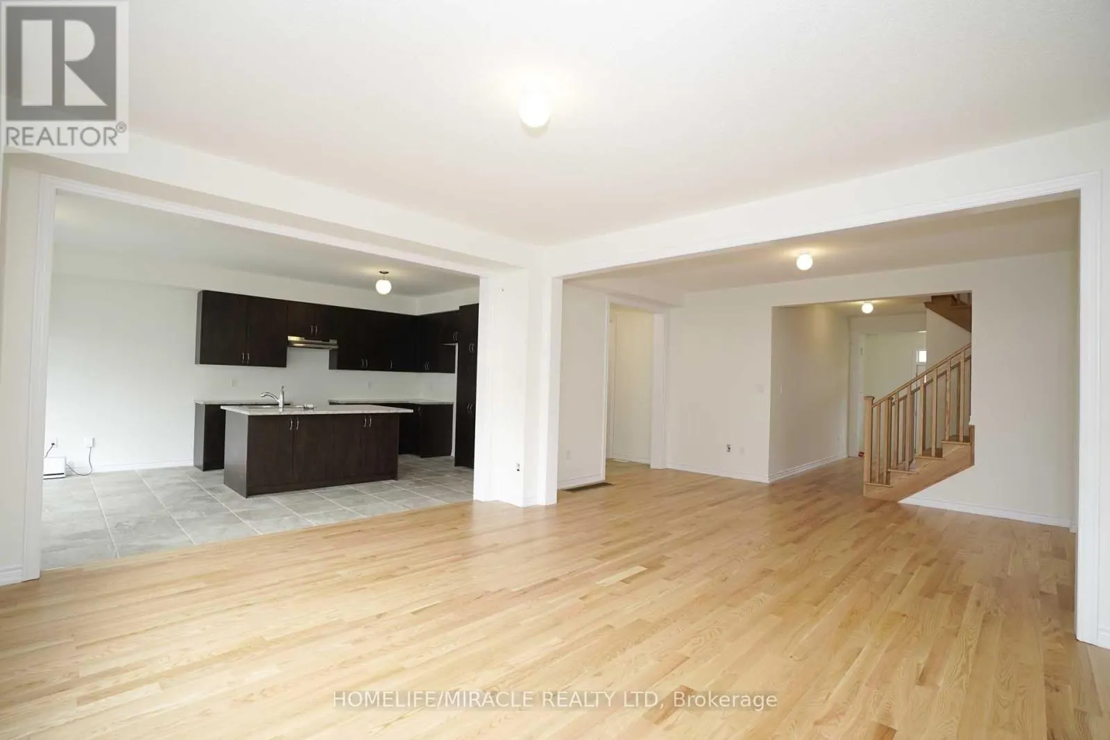 UPPER - 7 LUDLOW DRIVE