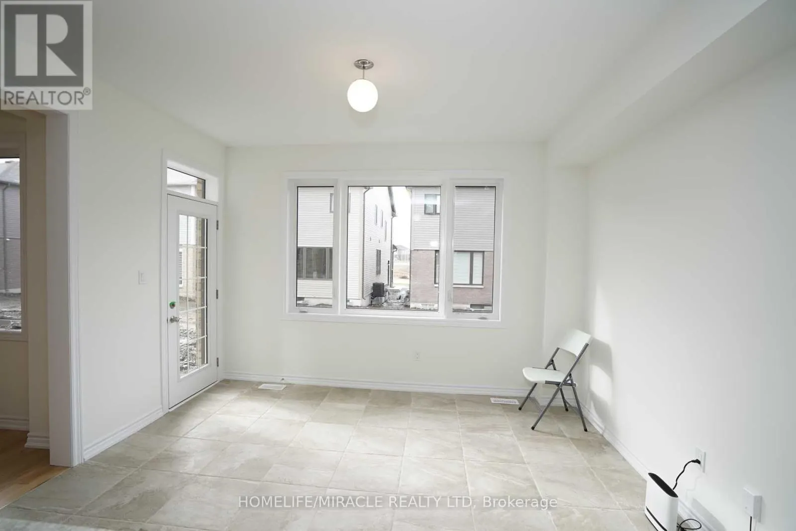 UPPER - 7 LUDLOW DRIVE