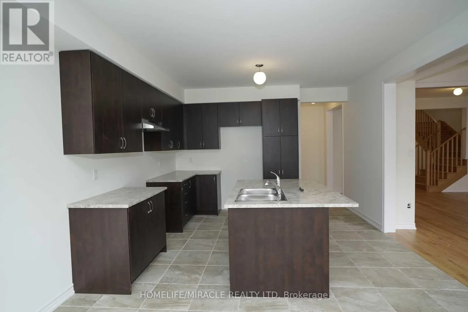 UPPER - 7 LUDLOW DRIVE