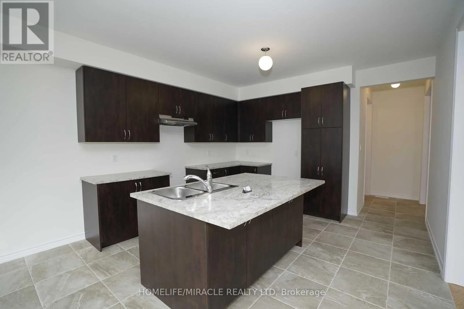 UPPER - 7 LUDLOW DRIVE