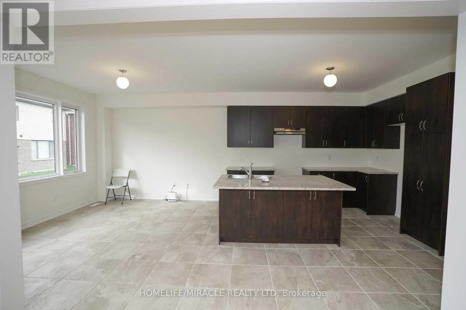 UPPER - 7 LUDLOW DRIVE