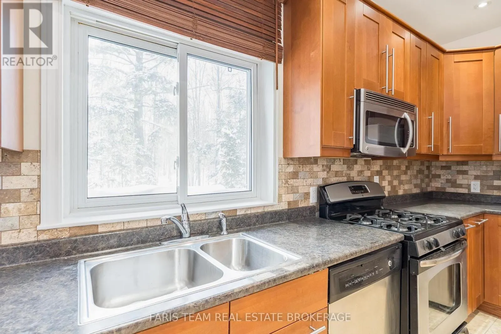 2384 CHAMPLAIN ROAD