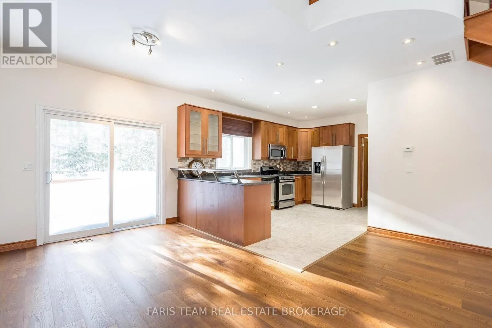 2384 CHAMPLAIN ROAD