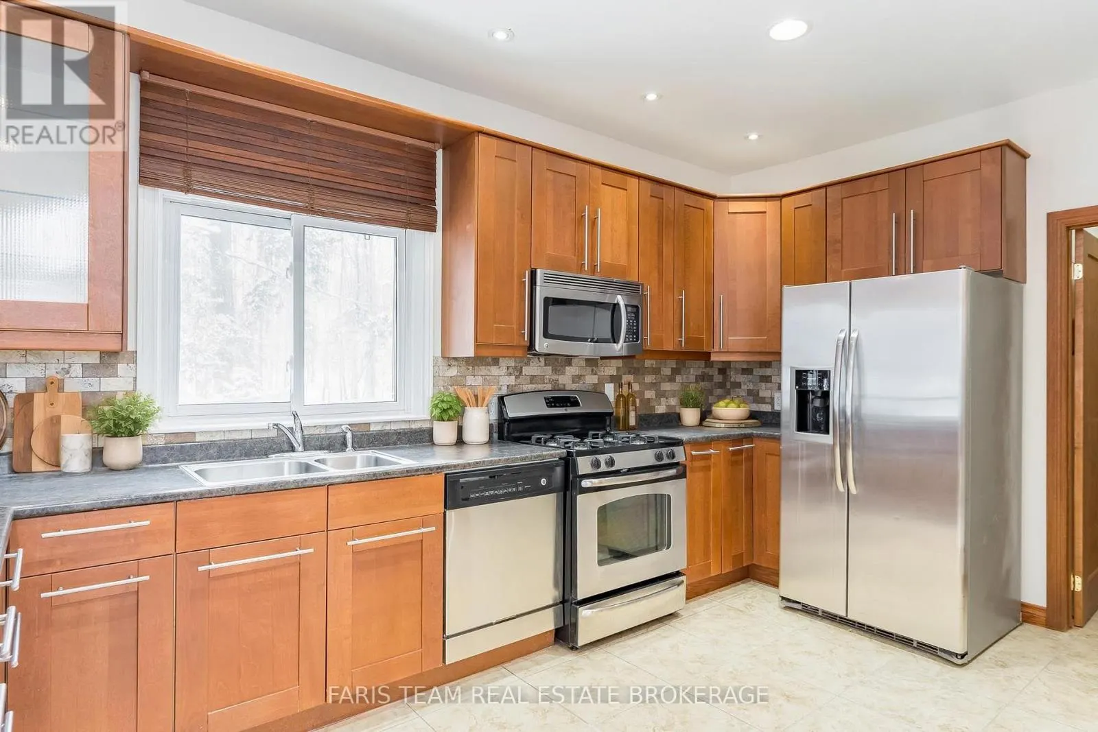 2384 CHAMPLAIN ROAD