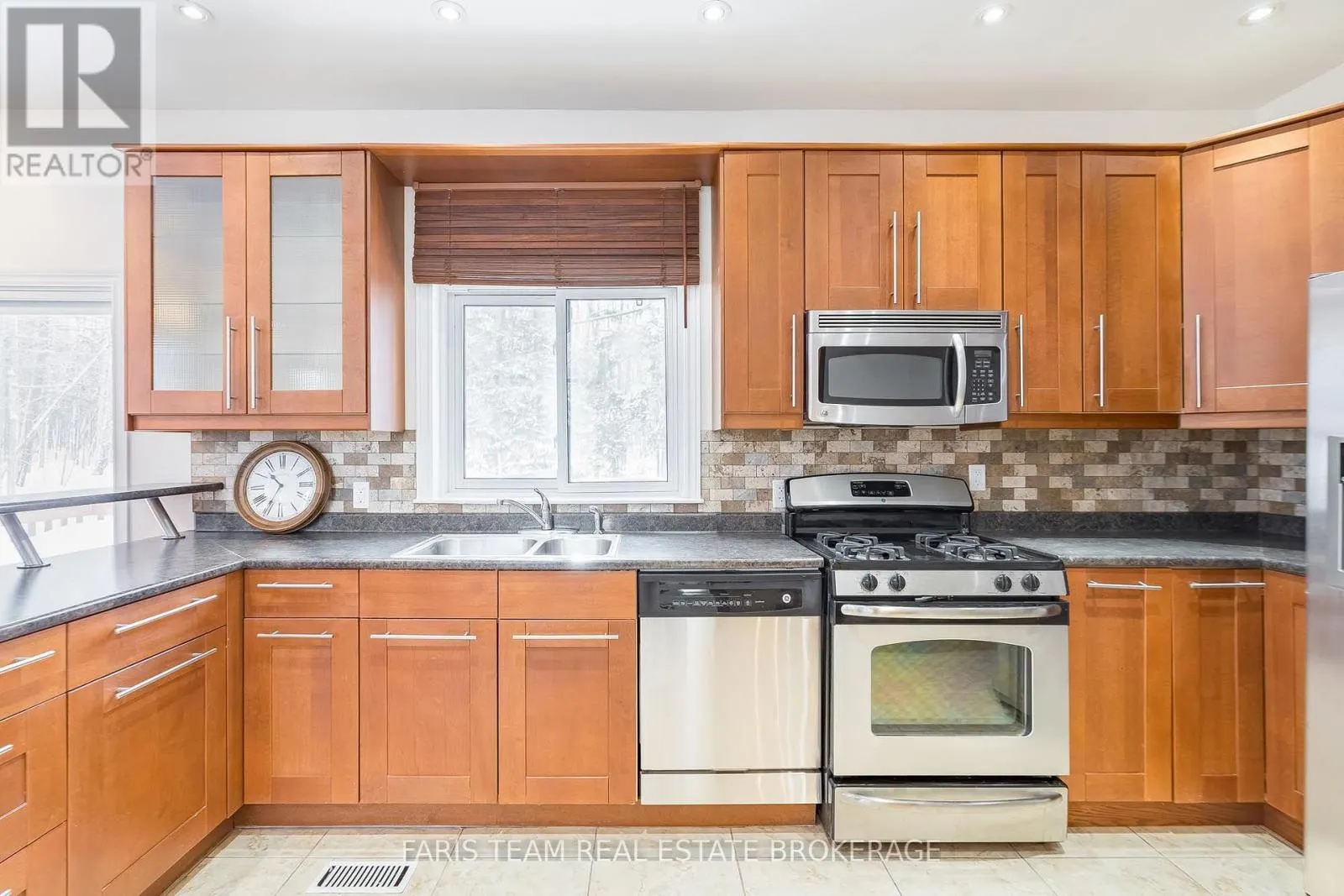 2384 CHAMPLAIN ROAD