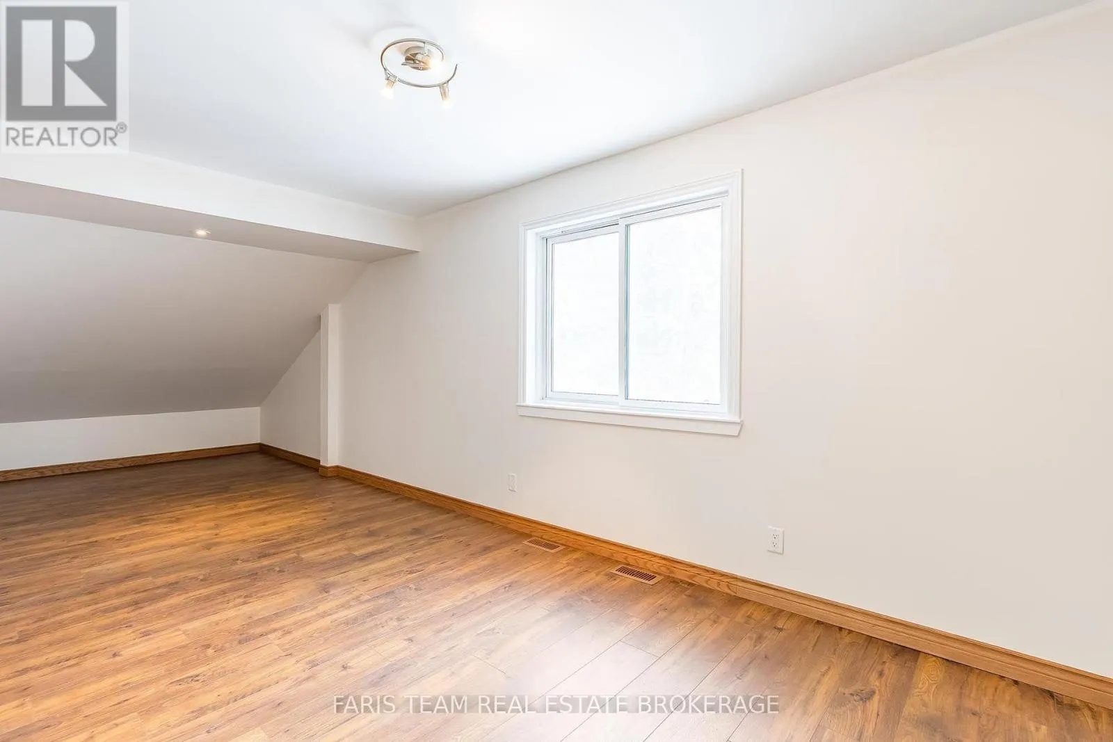 2384 CHAMPLAIN ROAD
