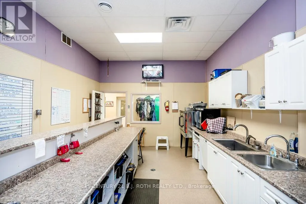 301 4 CONCESSION ROAD
