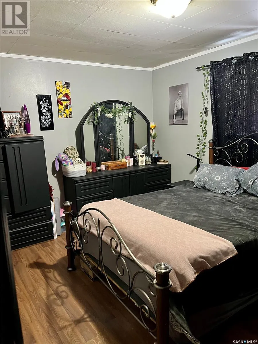 319 6th AVENUE W