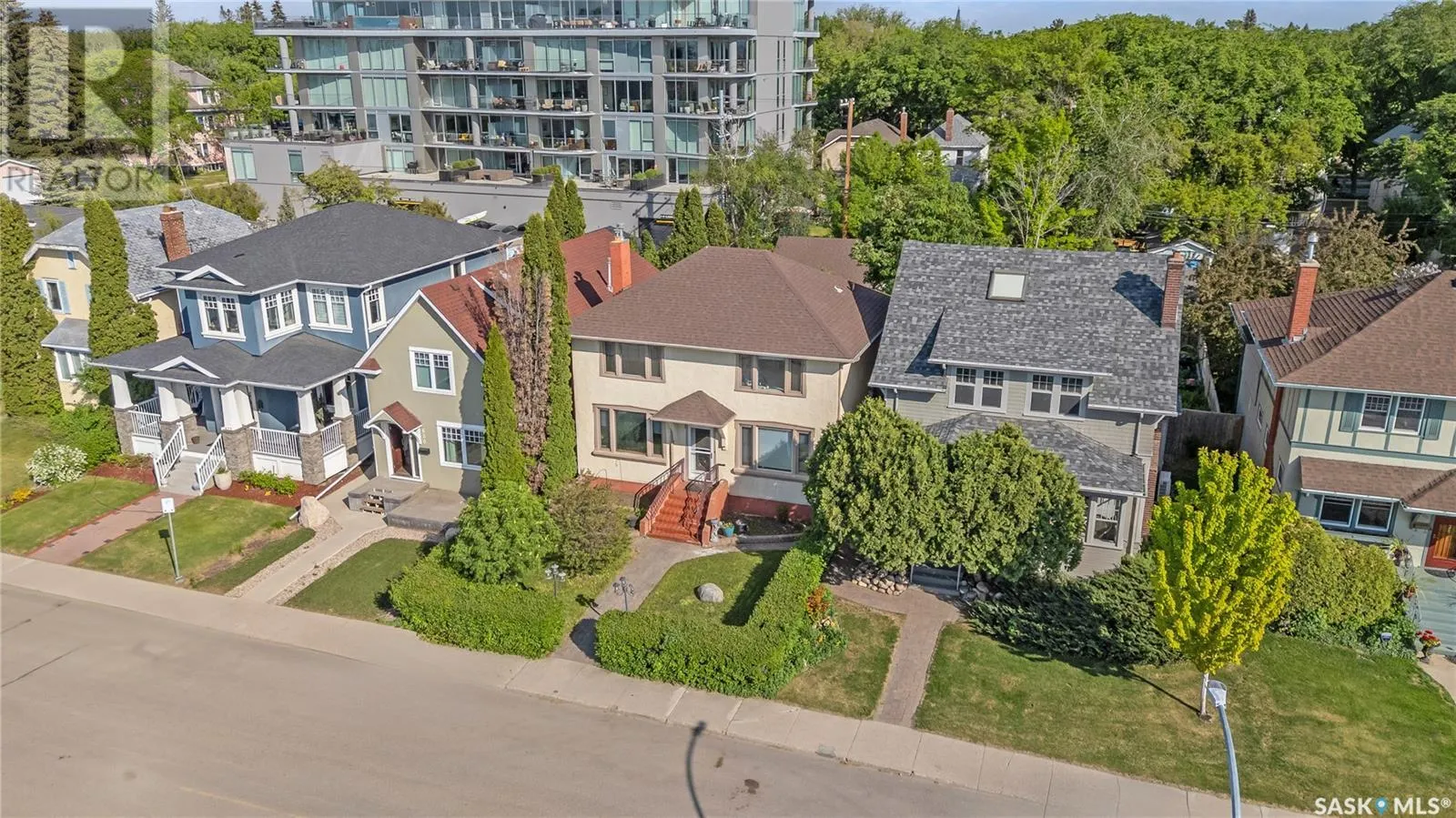 626 Saskatchewan CRESCENT E