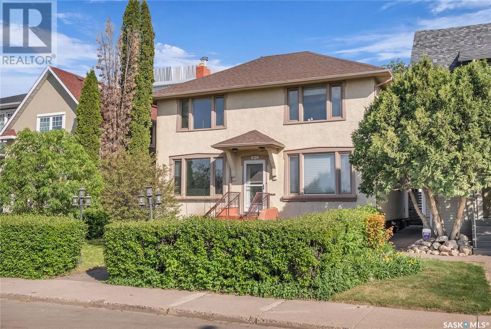626 Saskatchewan CRESCENT E