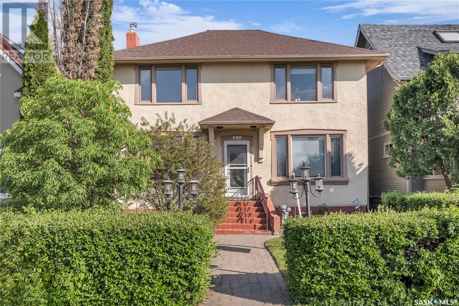 626 Saskatchewan CRESCENT E