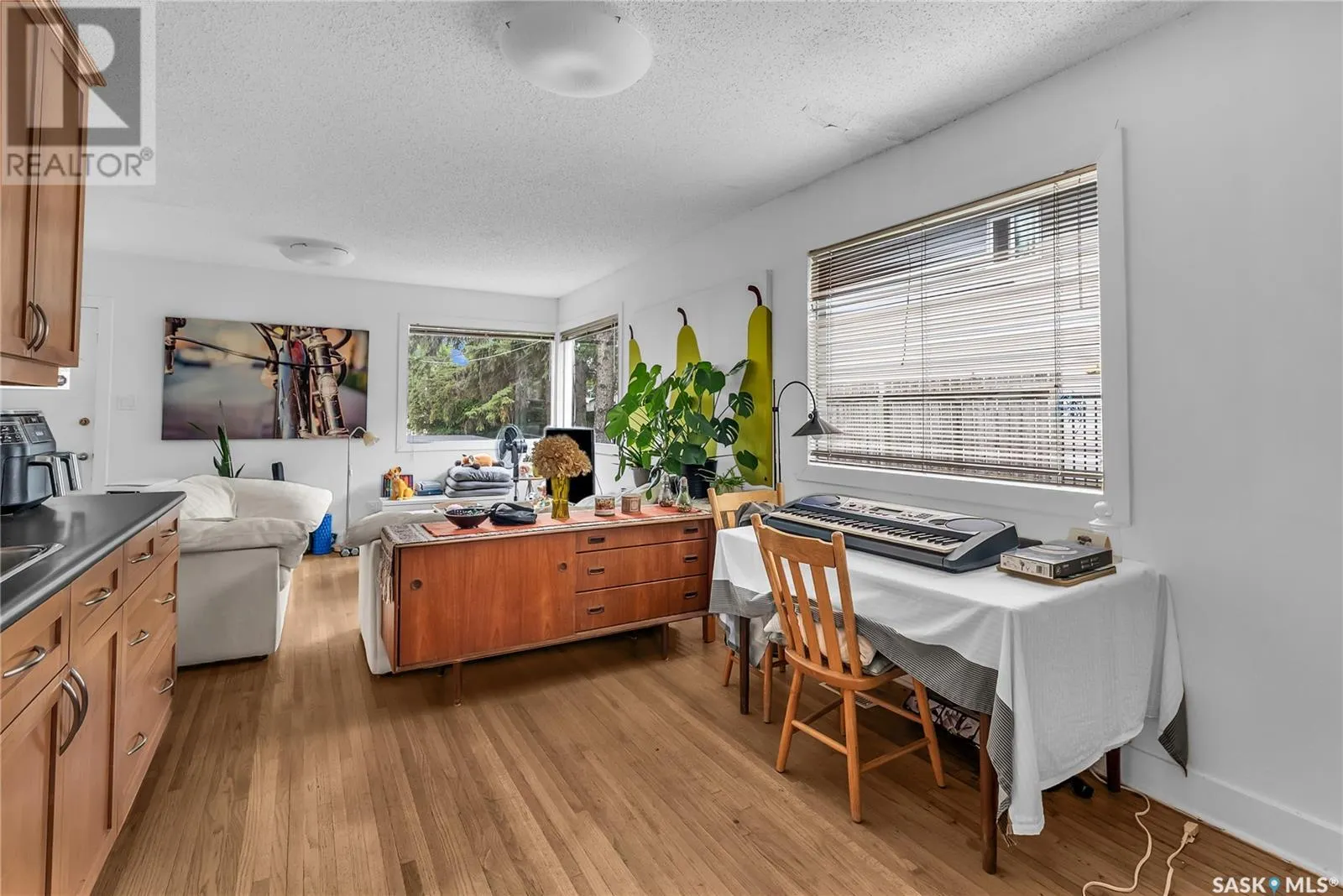1128 12TH STREET E