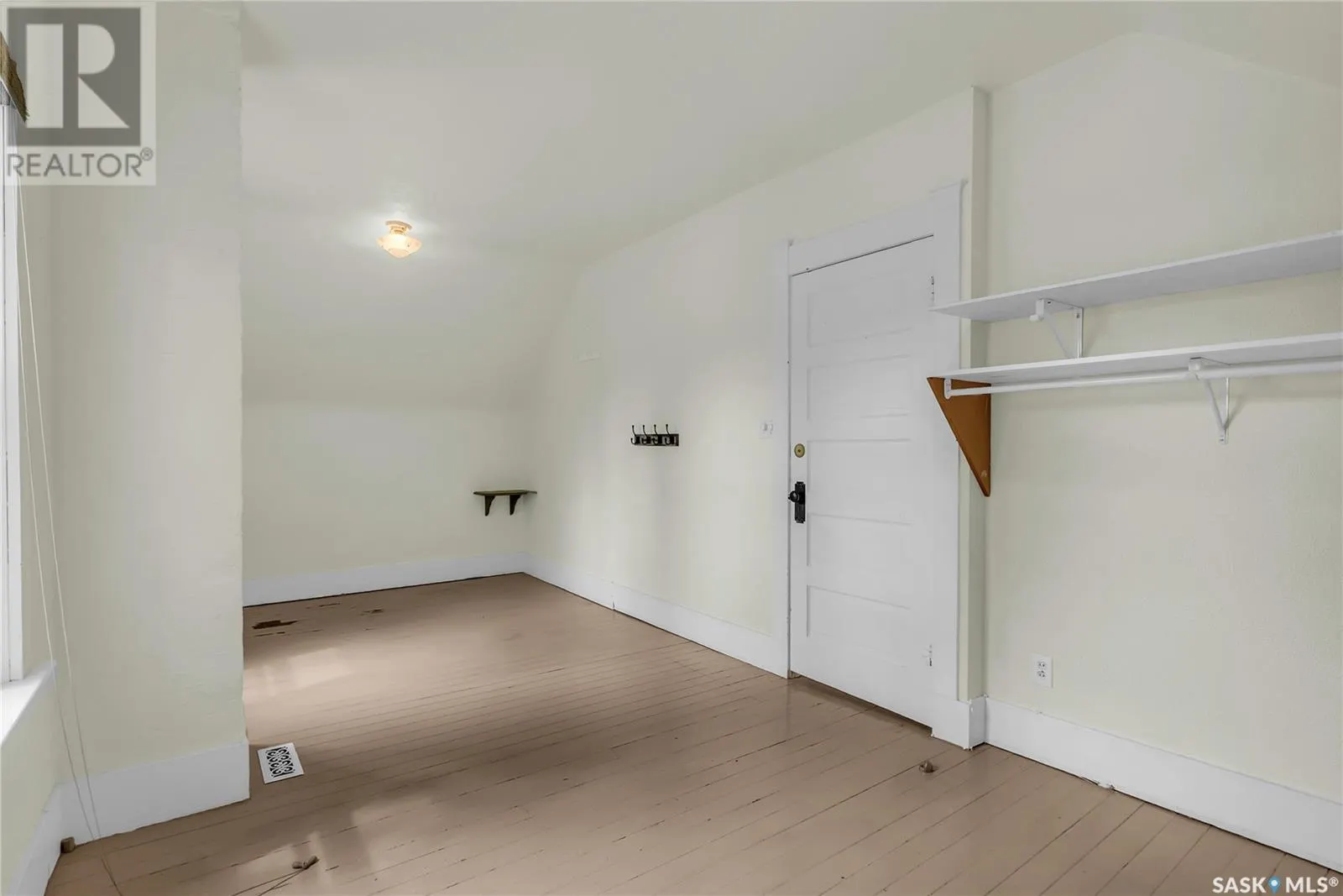 1128 12TH STREET E