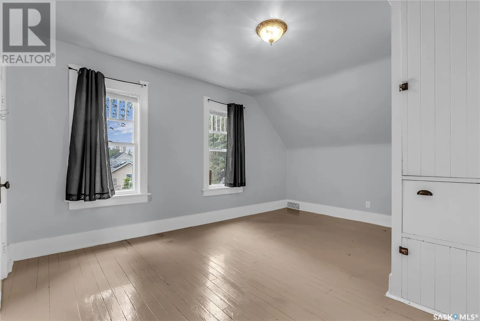1128 12TH STREET E