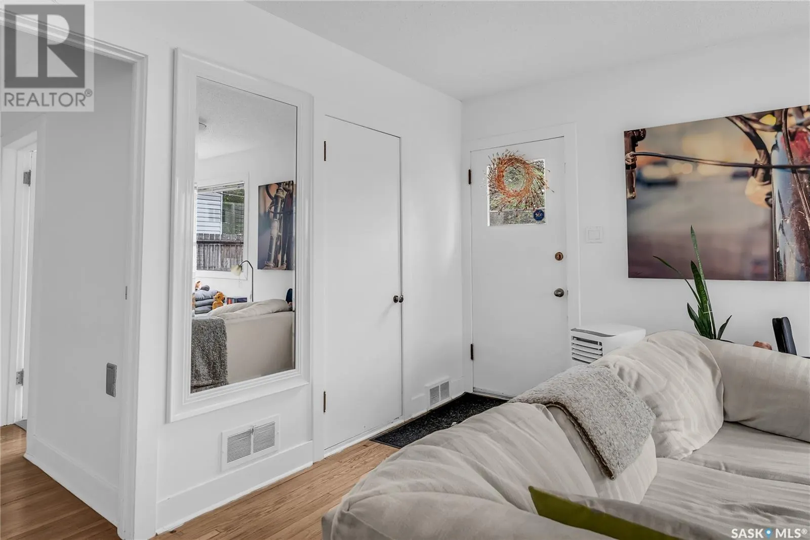 1128 12TH STREET E
